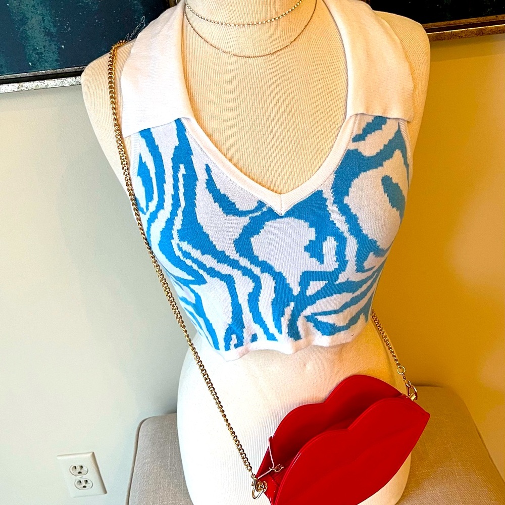 Secret Kisses crossbody chain bag